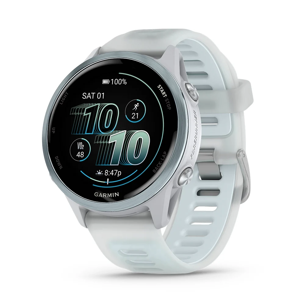 Relógio Garmin com caixa prateada, pulseira branca e mostrador digital.